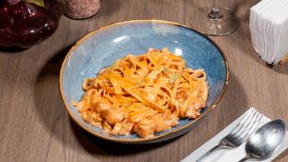 TAGLIATELE CU PUI SI BROCOLI