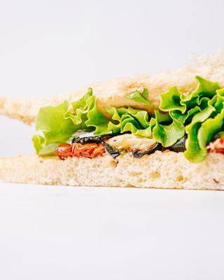 Tramezzino con hummus di ceci