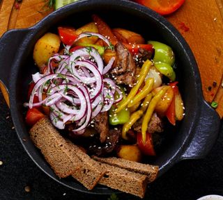 Картофель с молодой телятиной (800 гр.)