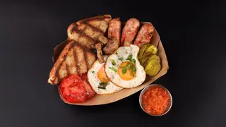 Яєчня з грибами, діжонськими ковбасками та печеними томатами (420г)