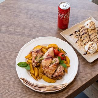 Pileća rolnica + palačinke sa Nutellom + Coca Cola 0.33l