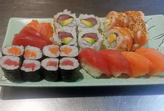 Bandeja de Atún y salmón (24p)