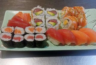 82 Bandeja de Atún y salmón (24p)