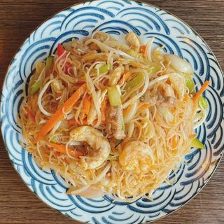 Fideos de arroz tres delicias