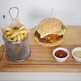 Classic Cheeseburger