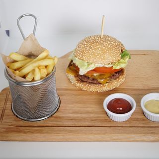 Classic Cheeseburger