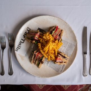 Клуб сандвич Бей Хаус