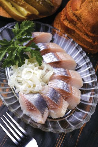 Оселедець з цибулею (110г)