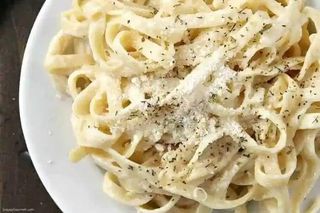 Pâtes Alfredo et boisson au choix