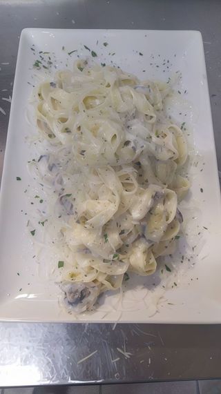 Tagliatelle salsa champiñones