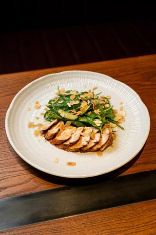 Салат со шпинатом и курицей/ Salata cu spanac și pui