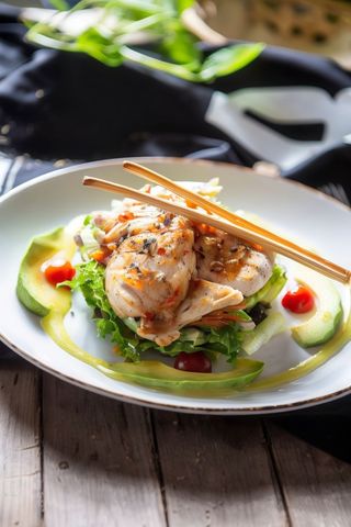 Ensalada de pollo y aguacate