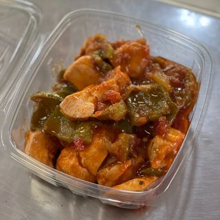 Pollo con tomate y pimientos (Ración)