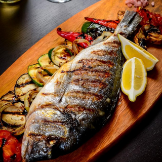 Dorada cu garnitura la alegere