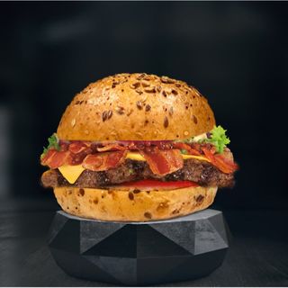 Hambúrguer com Bacon e Batata Frita