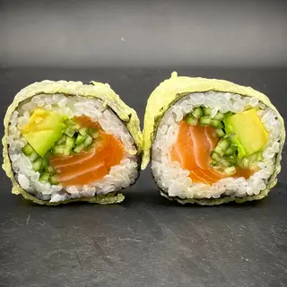 Futomaki w tempurze z łososiem i awokado 