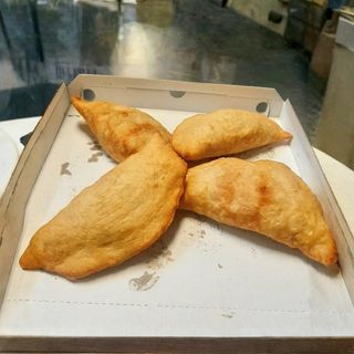 Panzerotto mozzarella  e pomodoro wurstel