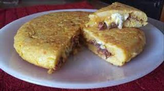 Tortilla De Patata Con Cecina y Queso De Cabra