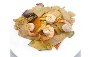 Gnocchi di riso con gamberi, uovo e verdure