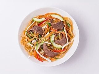 Рисова локшина з яловичиною та овочами