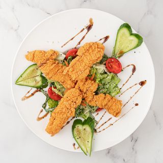 САЛАТ С ХРУСТЯЩЕЙ КУРИЦЕЙ