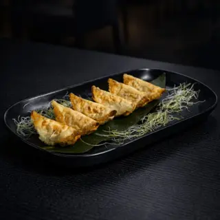 Pierożki gyoza z wołowiną 6 szt.