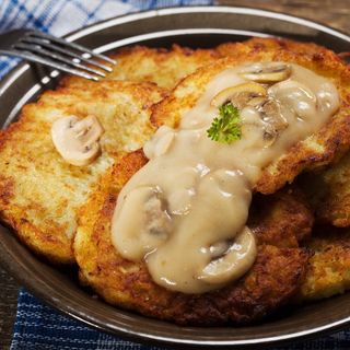 Placki ziemniaczane z sosem wegetariańskim 2 sztuki