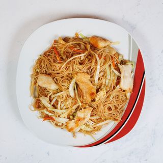 Rižini rezanci s piletinom i povrćem