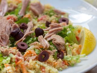 Зелена салата с марокански кус-кус и риба тон (350г)