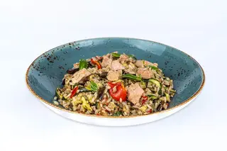 Tre cereali con verdure e tonno