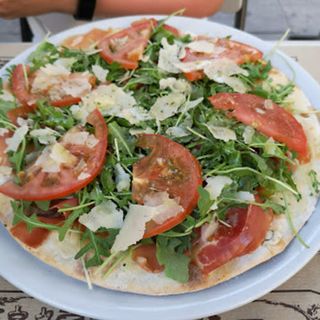 Pizza de Rúcula Negra