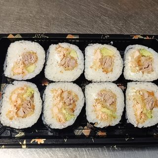 F43 futomaki con salmone tonno fritto 