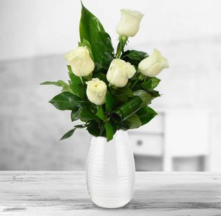 Buchet de 5 trandafiri albi