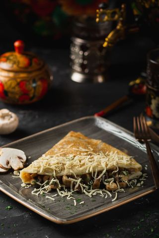 ბლინები სოკოთი და ყველით