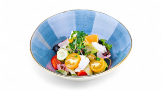 Свежие овощи с рассольной моцареллой