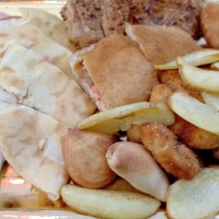 Aperitivo scomposto abbondante 