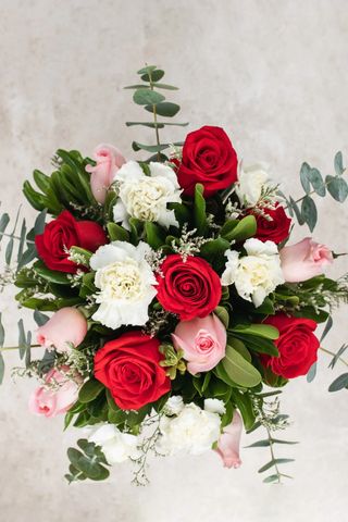 María Félix - Rosa Roja y Rosa Clarita con Clavel Blanco