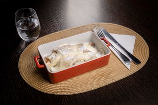 Clătite cu brânză de vaci și stafide la cuptor