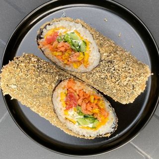 ШАУРМА ЗІ СМАЖЕНИМ ЛОСОСЕМ