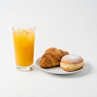 Spremuta e brioche o krapfen menù