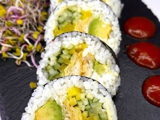 Futomaki z tilapią w tempurze 6 szt.