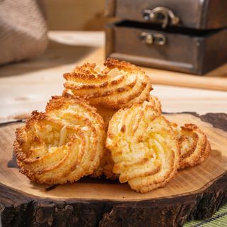 Домашно приготвени кокосови сладки (250гр)