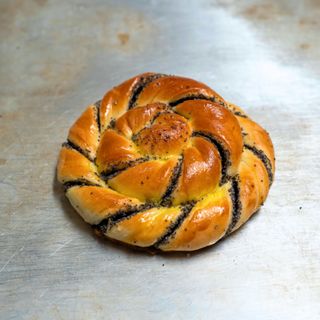 Lemon poppy seed Bun