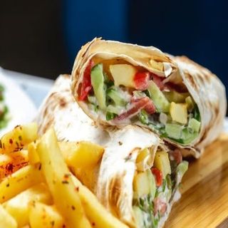 Dürüm Vegetal Con Queso Y Patatas Dentro