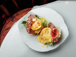 Бенедикт з коппою (сиров'ялена італійська шинка) (290г)