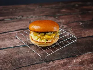 Spicy bite burger + Coca-Cola
