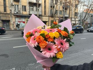 სპრეი ვარდი და გერბერა