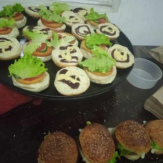 Бургер с свинско кюфте 250 гр