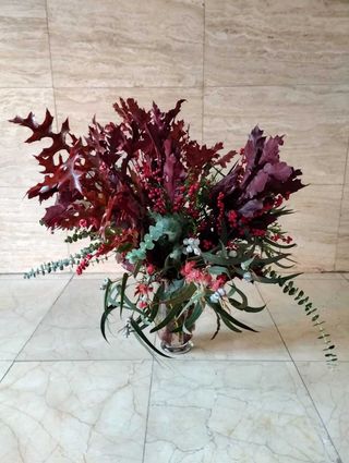 Bouquet de verdes naturales navideños Tamaño grande
