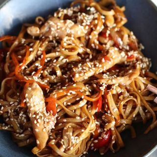 Udon z kurczakiem Teryjaki